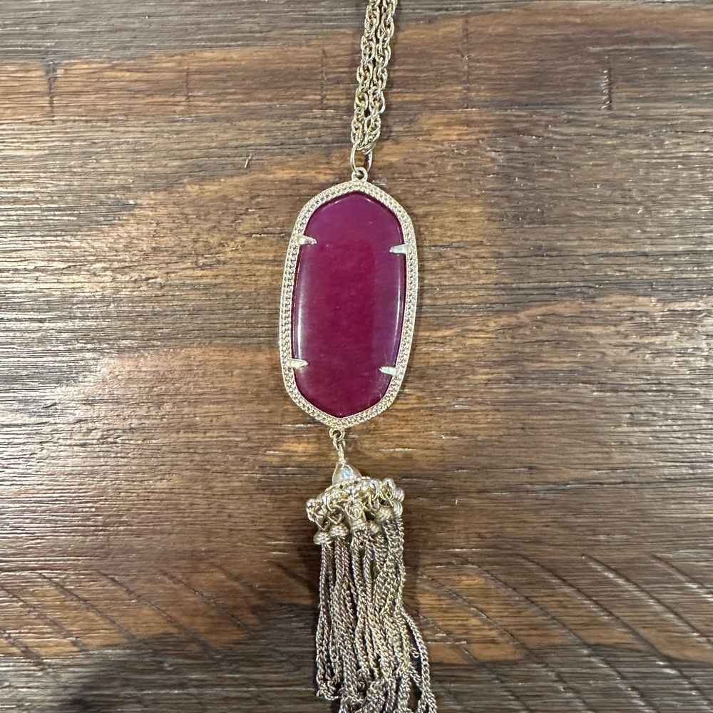 Kendra Scott necklace